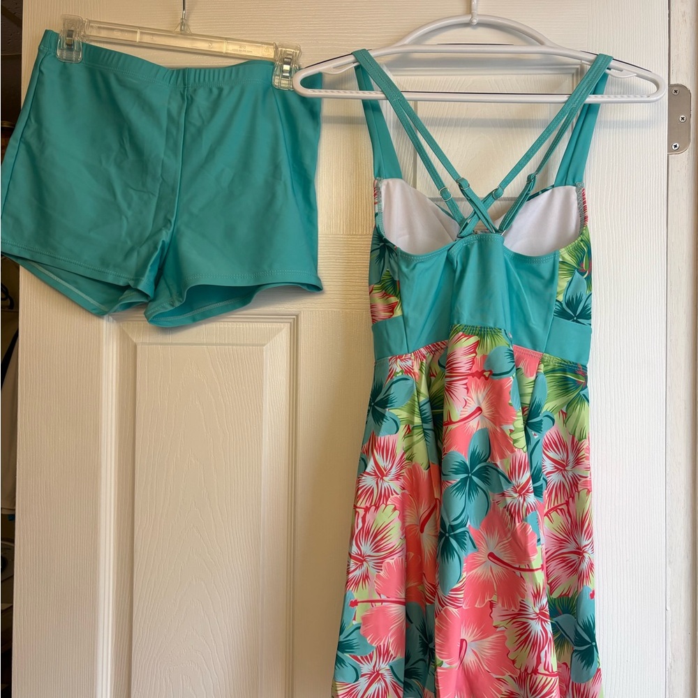 Tropical flowers Tankini Swim dress. Large- 8/10 - Picture 2 of 2